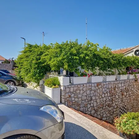 Goga - Seaview & Parking Apartmán *