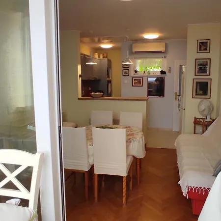 Goga - Seaview & Parking Apartman